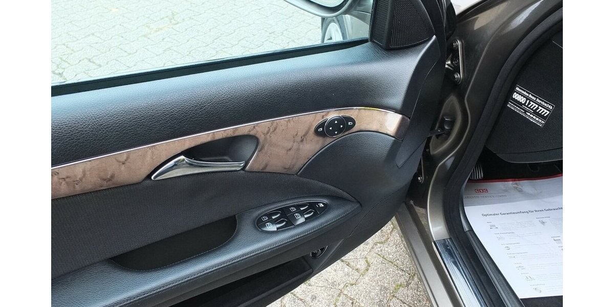 Mercedes-Benz E 230 T AVANTGARDE COMAND EL.DACH/HECKKLAPPE PTS 162.511 km 11.704 &euro; Köln 50858