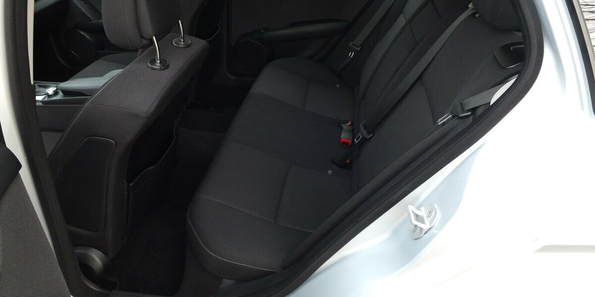 Mercedes-Benz C 180 T CGI BE AUTOM NAVI AHK PARCTRONIC SHZ 149.785 km 11.908 &euro; Köln 50858