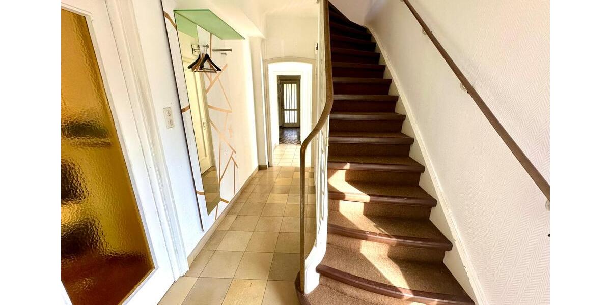 Etagenwohnung Köln Mülheim - 3 Zimmer, 100 m&sup2;, 1.100&euro; | Angebot:25590253