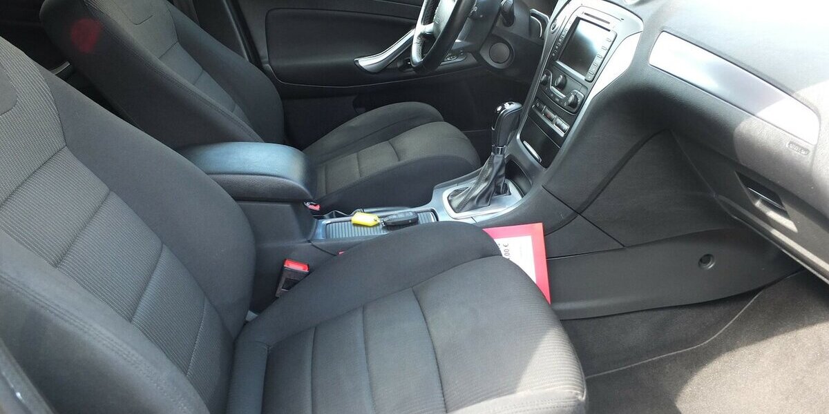 Ford Mondeo 2.0TDCi BUSINESS NAVI XENON PDC AHK BLUETOO 143.215 km 9.908 &euro; Köln 50858