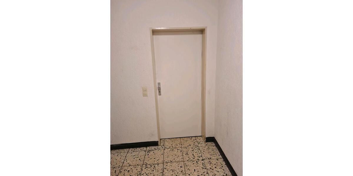 Etagenwohnung Grevenbroich Neuenhausen - 3 Zimmer, 89 m&sup2;, 950&euro; | Angebot:23860985