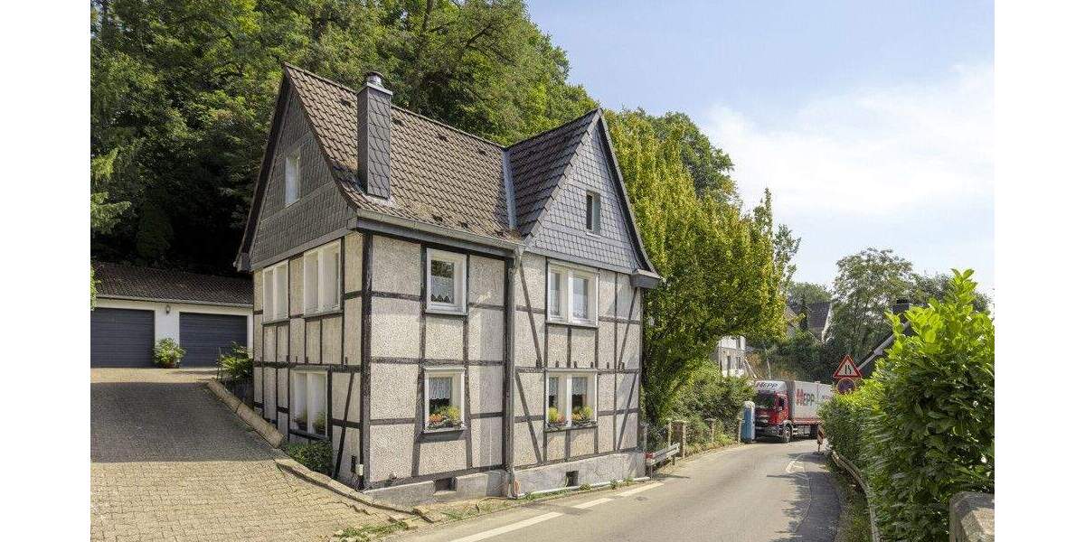 Bergisches Fachwerkhaus mit kleinen Schönheitsfehlern sucht neue Eigentümer - Einfamilienhaus Leverkusen Bergisch Neukirchen | Angebot:25319174
