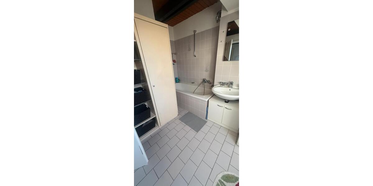 Dachgeschoßwohnung Köln Mülheim - 7 Zimmer, 100 m&sup2;, 490&euro; | Angebot:25308321