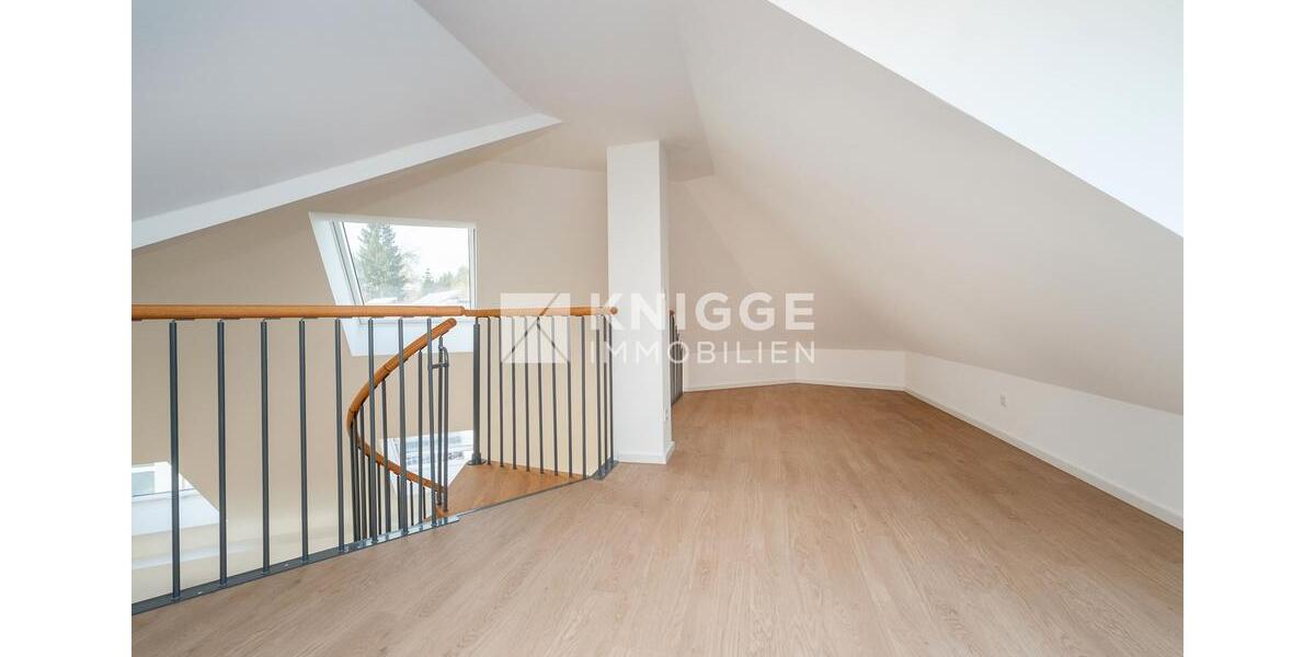Dachgeschoßwohnung Bergisch Gladbach - 5 Zimmer, 129 m&sup2;, 1.556&euro; | Angebot:25856193