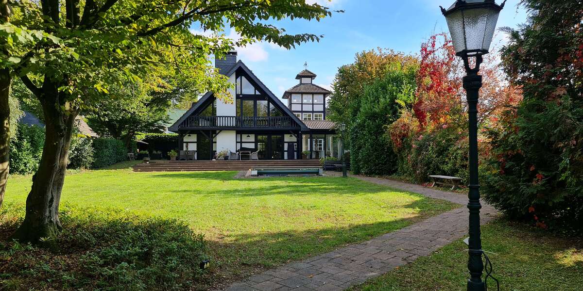 Einfamilienhaus Grevenbroich - Mühlrath Mühlrath - 8 Zimmer, 300 m&sup2;, 1.749.000&euro; | Angebot:25719575