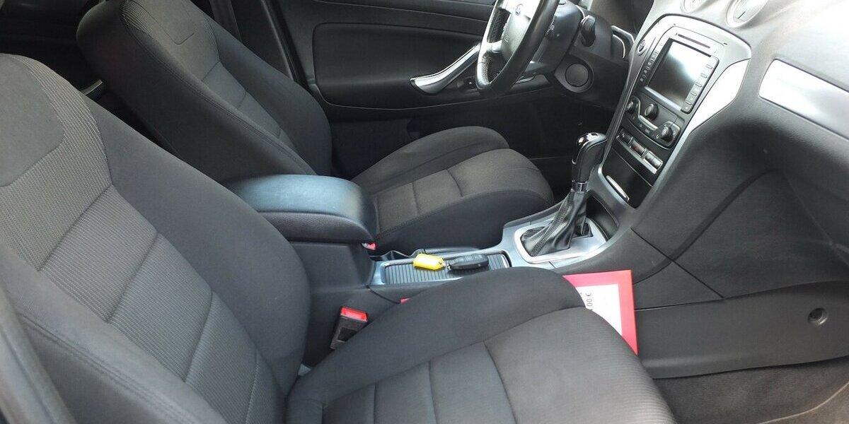 Ford Mondeo 2.0TDCi BUSINESS NAVI XENON PDC AHK BLUETOO 143.215 km 9.908 &euro; Köln 50858