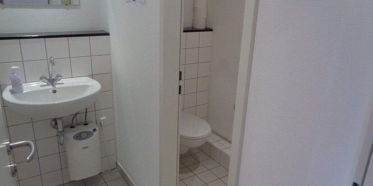 Gewerbeobjekt Düsseldorf Stadtmitte - 5 Zimmer, 215 m&sup2;, 1.950&euro; | Angebot:25845238