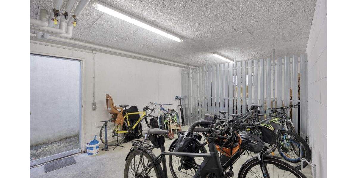 Top gepflegtes Neun-Familienhaus in guter Lage von Bergisch-Gladbach - Mehrfamilienhaus, Wohnhaus Bergisch Gladbach Gladbach | Angebot:23973693