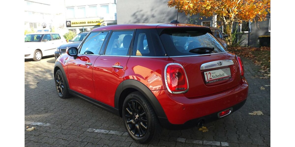 Mini ONE NAVI KLIMAAUT ROTMETALLIC PDC 5-TÜRIG 108.788 km 9.904 &euro; Köln 50858