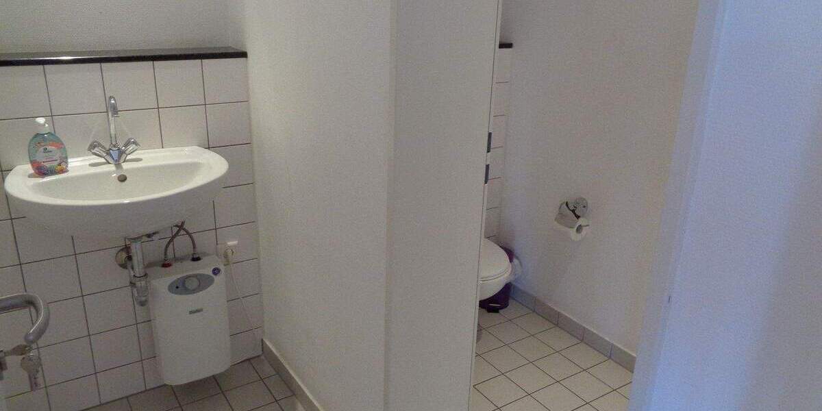 Gewerbeobjekt Düsseldorf Stadtmitte - 5 Zimmer, 215 m&sup2;, 1.950&euro; | Angebot:25845238