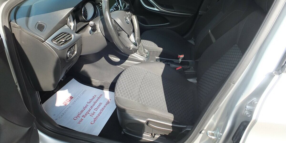 Opel Astra EDITION NAVI KLIMA TEMPOMAT BLUETOOTH 99.125 km 8.908 &euro; Köln 50858