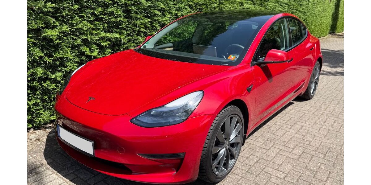 Tesla Model 3 42.180 km 34.995 &euro; Meerbusch 40670
