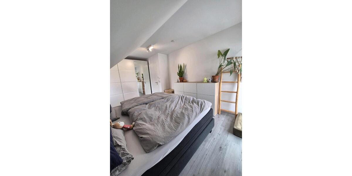 Dachgeschoßwohnung Leichlingen (Rheinland) - 3 Zimmer, 95 m&sup2;, 1.800&euro; | Angebot:26692780