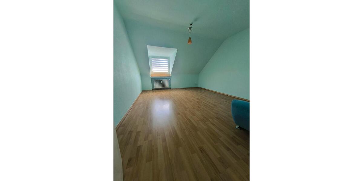 Dachgeschoßwohnung Düsseldorf Stadtbezirk 9 - 3 Zimmer, 65 m&sup2;, 650&euro; | Angebot:26688510