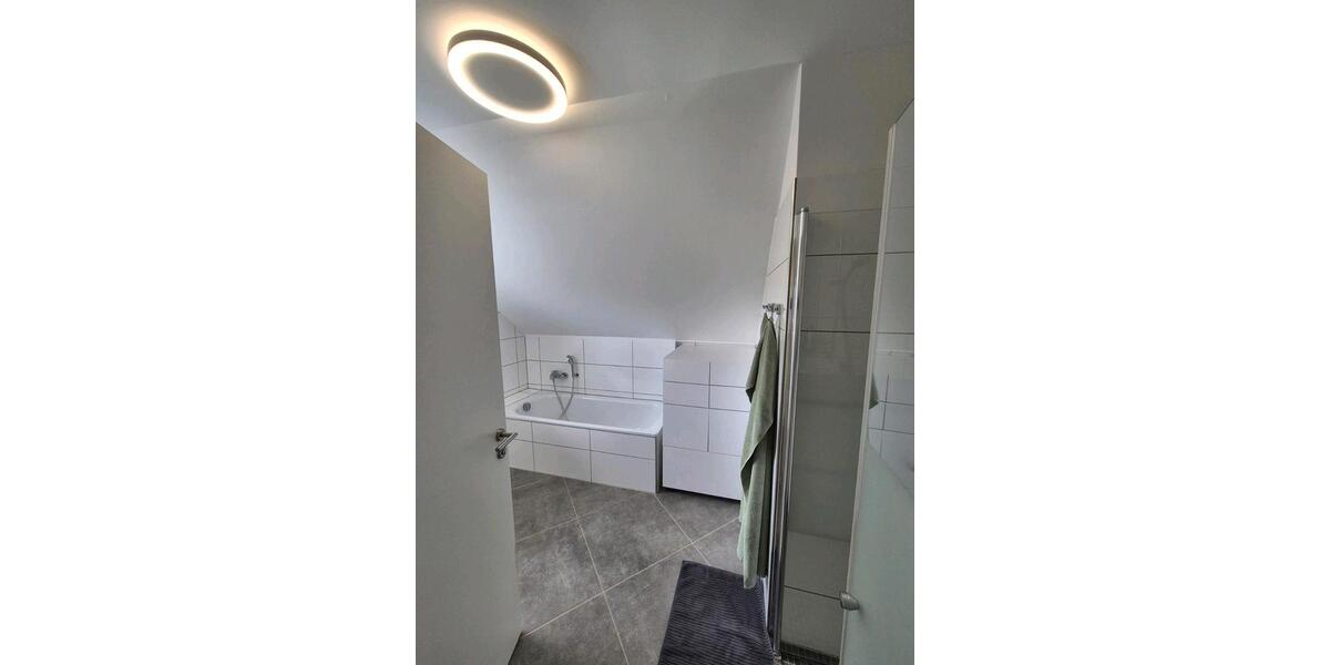 Dachgeschoßwohnung Leichlingen (Rheinland) - 3 Zimmer, 95 m&sup2;, 1.800&euro; | Angebot:26692780