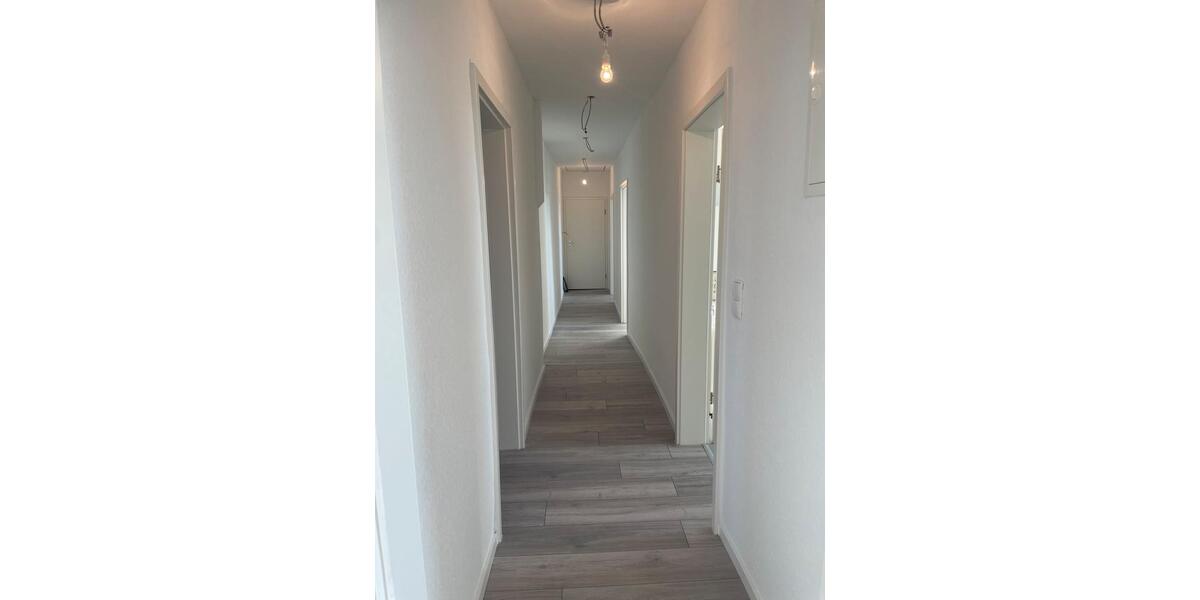 Dachgeschoßwohnung Solingen Aufderhöhe - 4 Zimmer, 80 m&sup2;, 950&euro; | Angebot:25755324