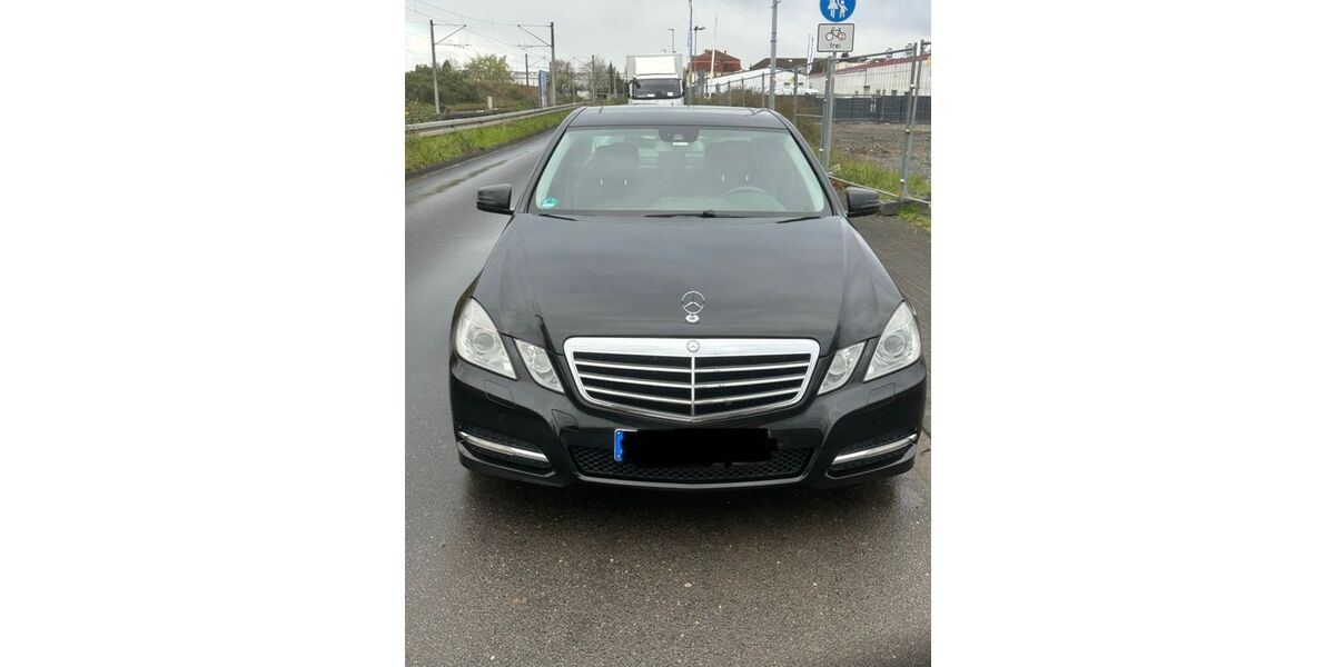Mercedes-Benz 220 213.000 km 11.400 &euro; Brühl 50321