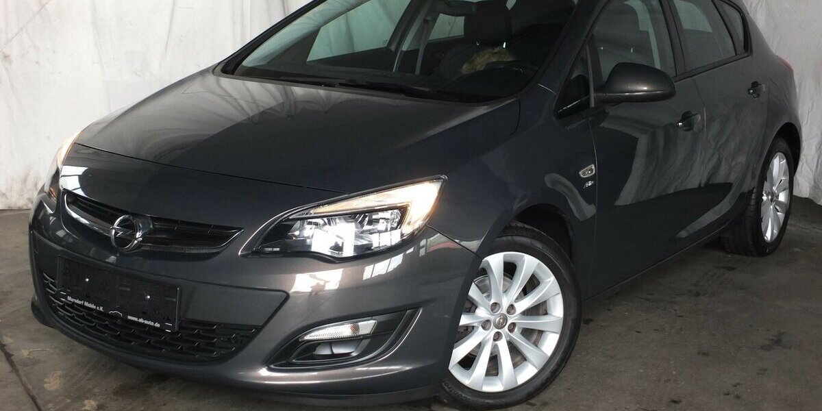 Opel Astra ACTIVE KLIMAANLAGE 17 ZOLL LMF TEMPOMAT 92.855 km 7.250 &euro; Köln 50858