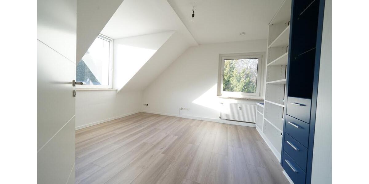 Dachgeschoßwohnung Köln Kalk - 3 Zimmer, 90 m&sup2;, 1.200&euro; | Angebot:25310069