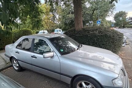 Mercedes-Benz C 180 220.000 km 4.800 &euro; Düsseldorf 40239