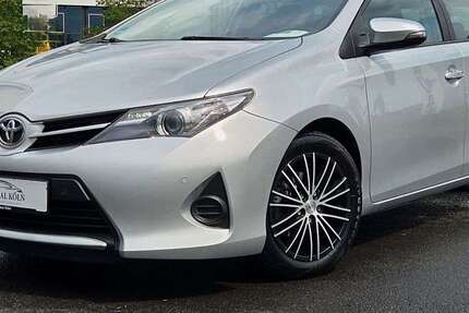 Toyota Auris 109.000 km 8.900 &euro; Köln 51107