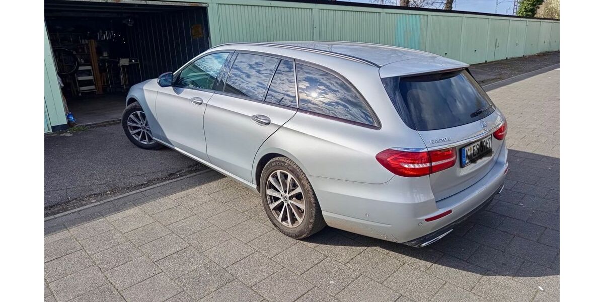 Mercedes-Benz E 220 120.700 km 20.600 &euro; Köln-Höhenberg 51103