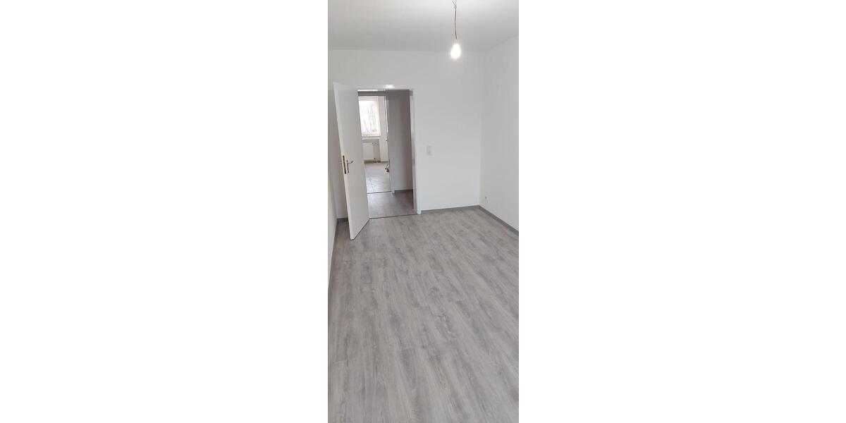 Etagenwohnung Neuss Reuschenberg - 3 Zimmer, 77 m&sup2;, 930&euro; | Angebot:25844077
