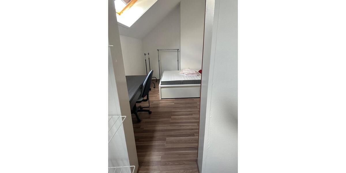 Dachgeschoßwohnung Düsseldorf Stadtbezirk 6 - 3 Zimmer, 55 m&sup2;, 1.300&euro; | Angebot:25906216