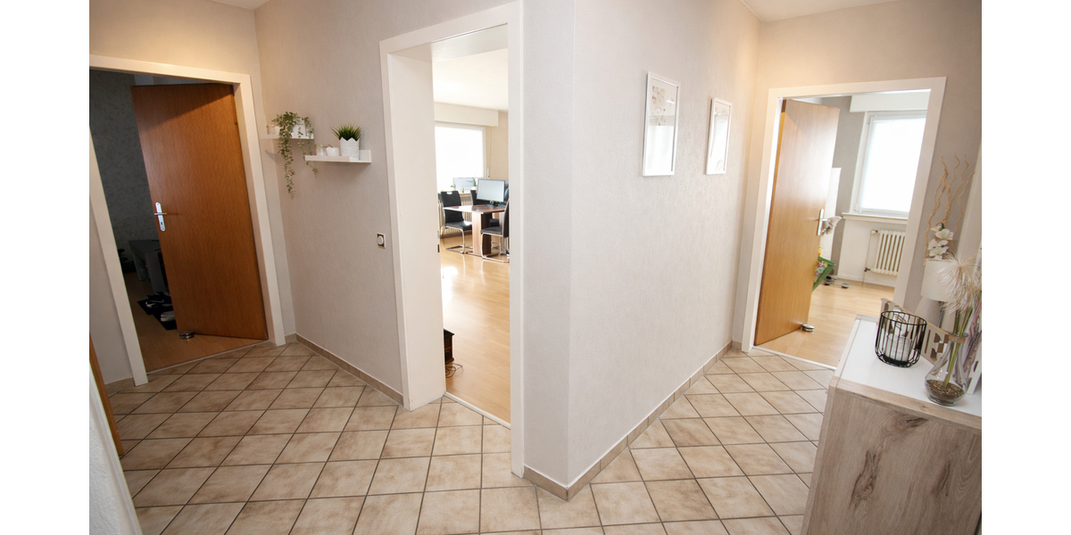 Mit 3D: Mehrfamilienhaus 4 Einheiten (2 Wg. frei) + 4 Garagen – Potenzial bis ca. 40.000 EUR p.a. - Mehrfamilienhaus, Wohnhaus Brühl | Angebot:26001821