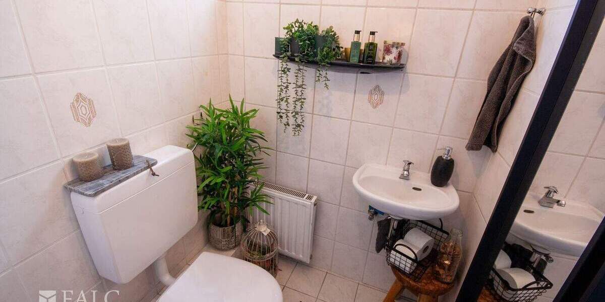 Mehrfamilienhaus, Wohnhaus Frechen Königsdorf - 6 Zimmer, 235 m&sup2;, 400.000&euro; | Angebot:25696385