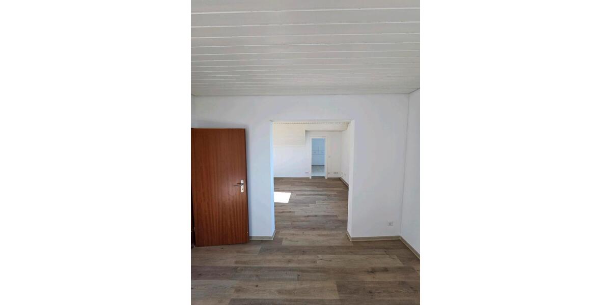 Etagenwohnung Solingen Mitte - 3 Zimmer, 70 m&sup2;, 680&euro; | Angebot:25933003