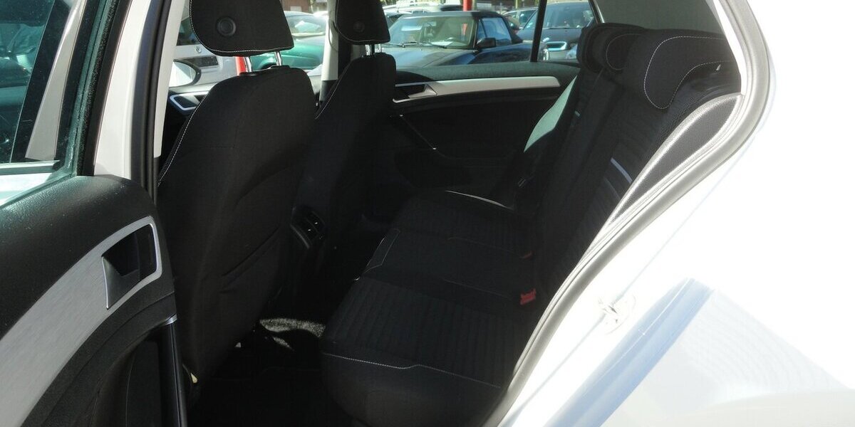 VW Golf Cup 1,4 BMT, DGS, Klimatr.SHZ.PDC V+H 147.000 km 10.950 &euro; Neuss 41462