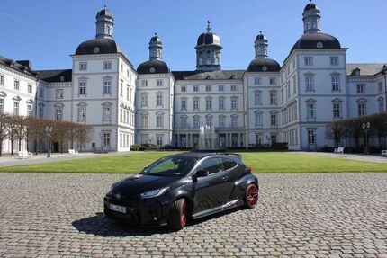 Toyota Yaris 28.000 km 38.500 &euro; Bergisch Gladbach 51429