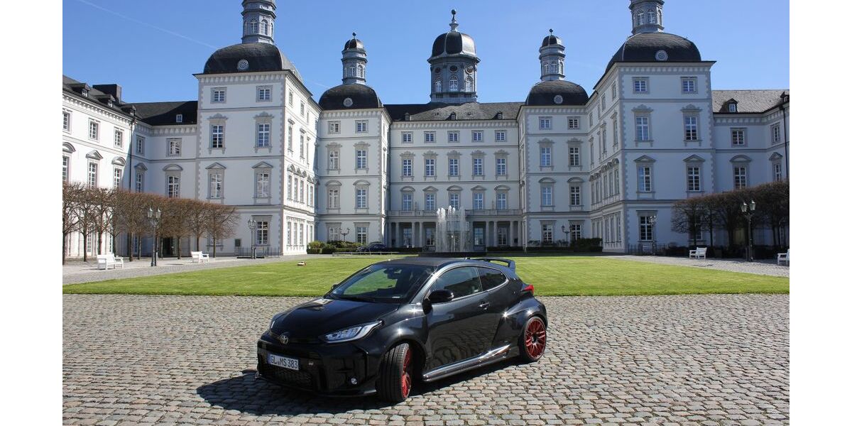 Toyota Yaris 28.000 km 38.500 &euro; Bergisch Gladbach 51429