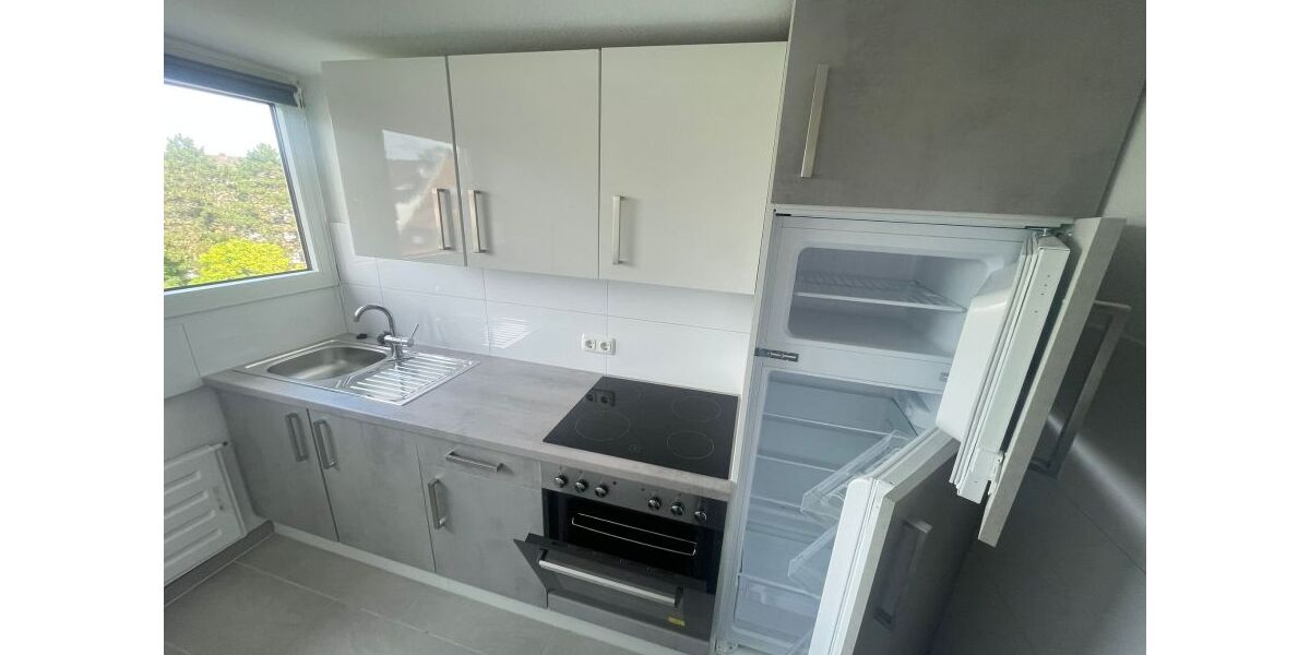 Provisionsfrei* SOFORT FREI! Rhein-nah - 2-Zm Penthouse Oberkassel - renoviert, Klimaanlage Einbauküche 55m² - Einfamilienhaus Düsseldorf Oberkassel | Angebot:25926108