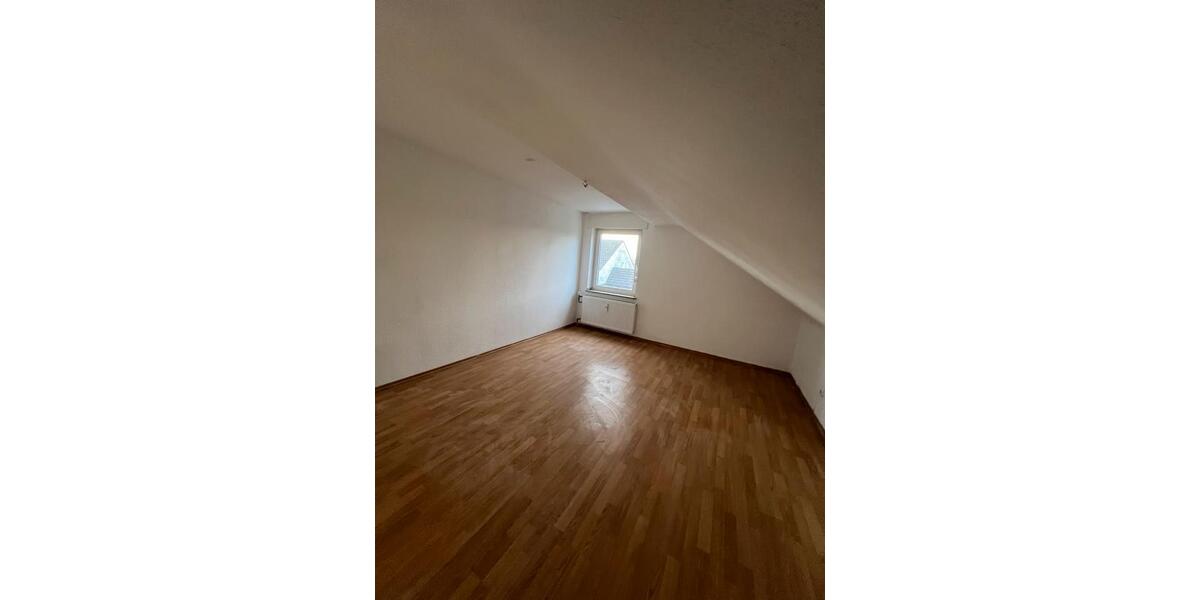Dachgeschoßwohnung Grevenbroich - 5 Zimmer, 95 m&sup2;, 912&euro; | Angebot:25903076