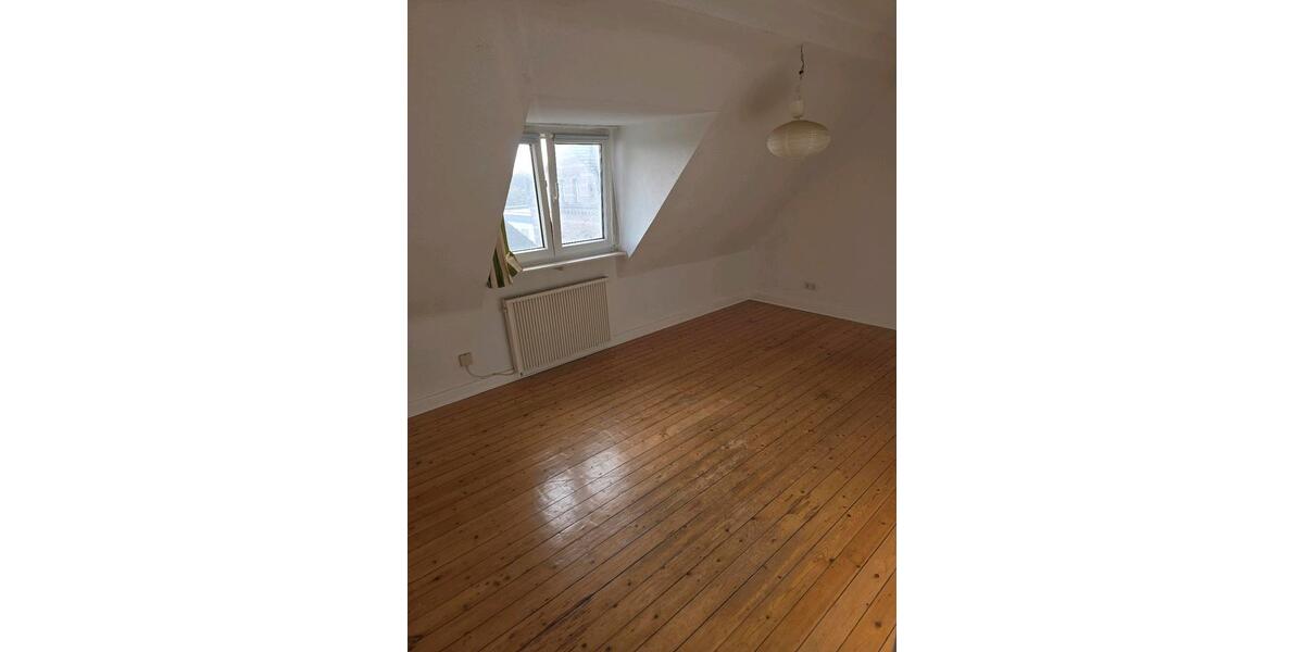 Dachgeschoßwohnung Hilden - 2 Zimmer, 40 m&sup2;, 550&euro; | Angebot:26030044