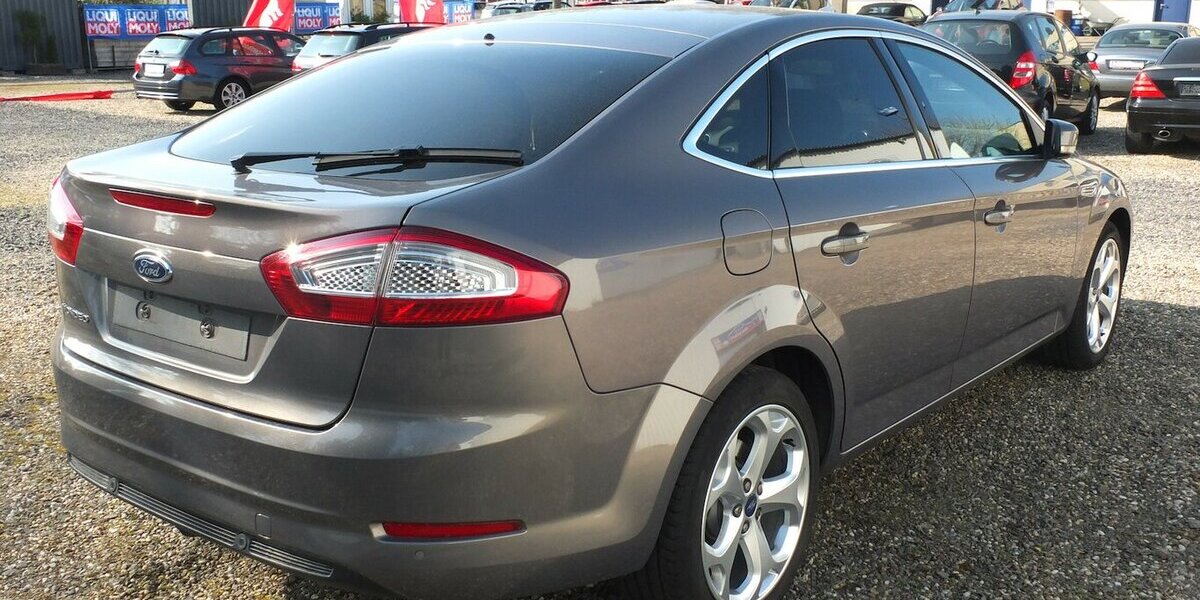 Ford Mondeo 2.0TDCi BUSINESS NAVI XENON PDC AHK BLUETOO 143.215 km 9.908 &euro; Köln 50858