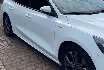 Ford Focus 15.800 km 19.900 &euro; Köln 50931