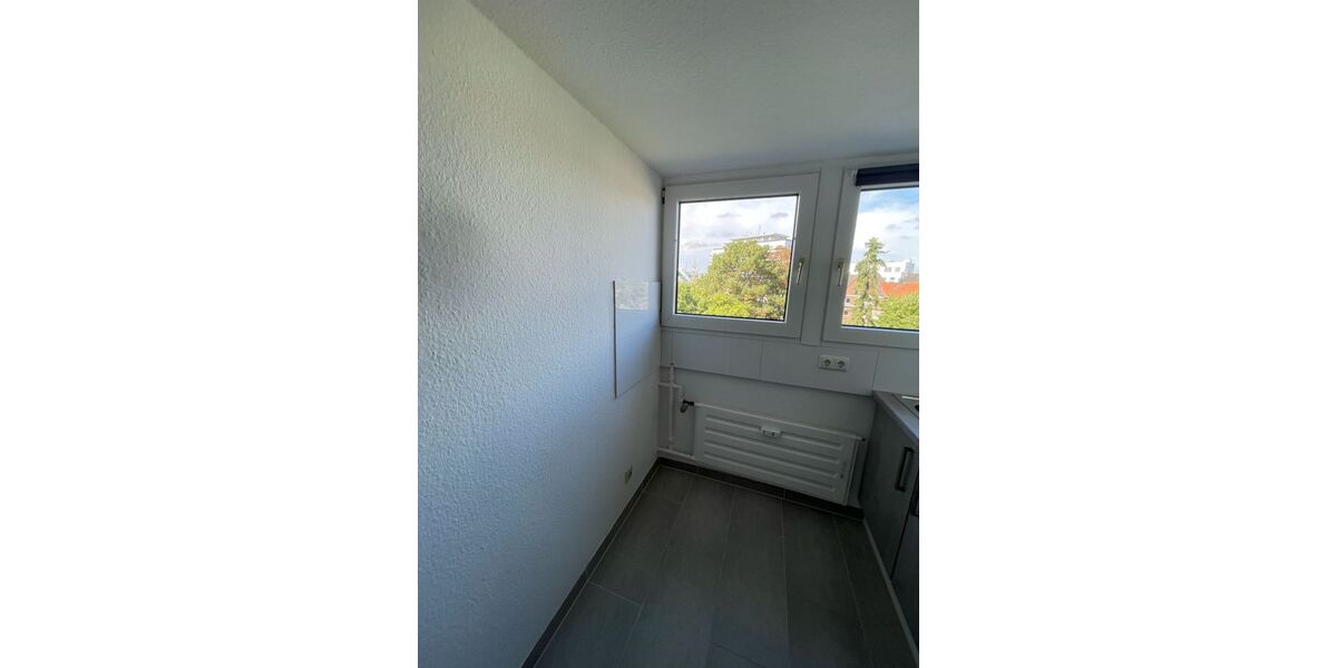 Provisionsfrei* SOFORT FREI! Rhein-nah - 2-Zm Penthouse Oberkassel - renoviert, Klimaanlage Einbauküche 55m² - Einfamilienhaus Düsseldorf Oberkassel | Angebot:25926108