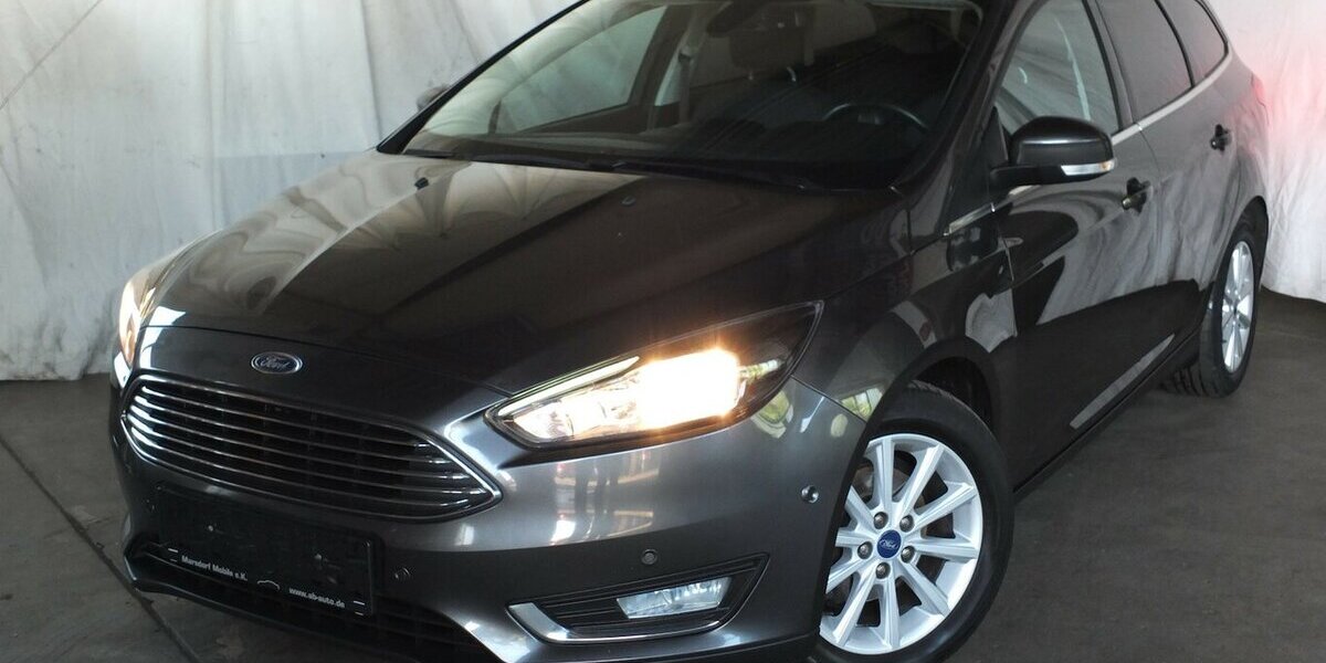 Ford Focus TITANIUM NAVI KLIMAAUTOMATIK EINPARKHILFE 134.288 km 7.798 &euro; Köln 50858