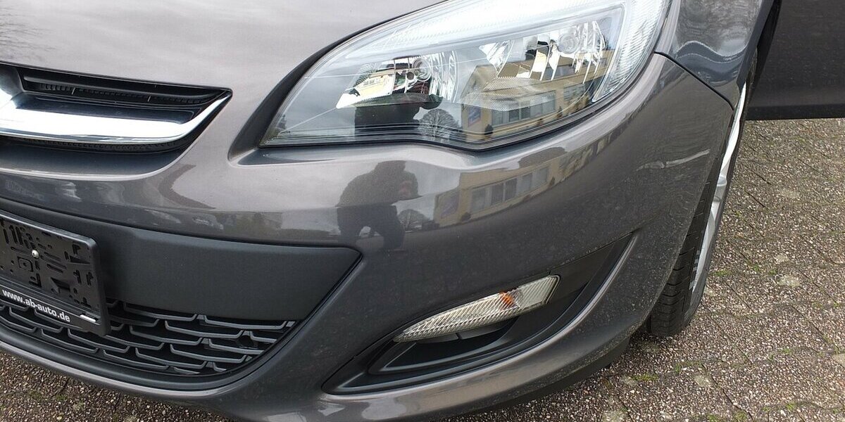 Opel Astra ACTIVE KLIMAANLAGE 17 ZOLL LMF TEMPOMAT 92.855 km 7.250 &euro; Köln 50858