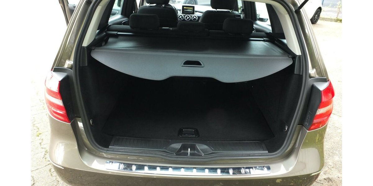 Mercedes-Benz B 180 NAVI EINPARKHILFE SHZ START-STOP 133.214 km 8.998 &euro; Köln 50858