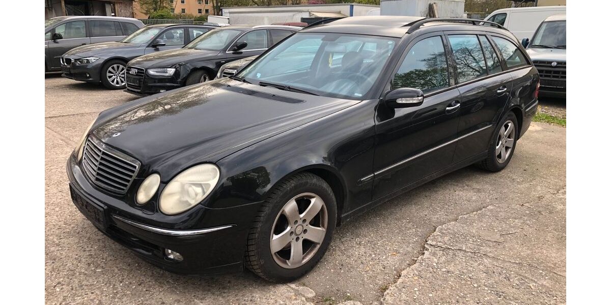 Mercedes-Benz E 200 232.571 km 2.690 &euro; Düsseldorf 40231