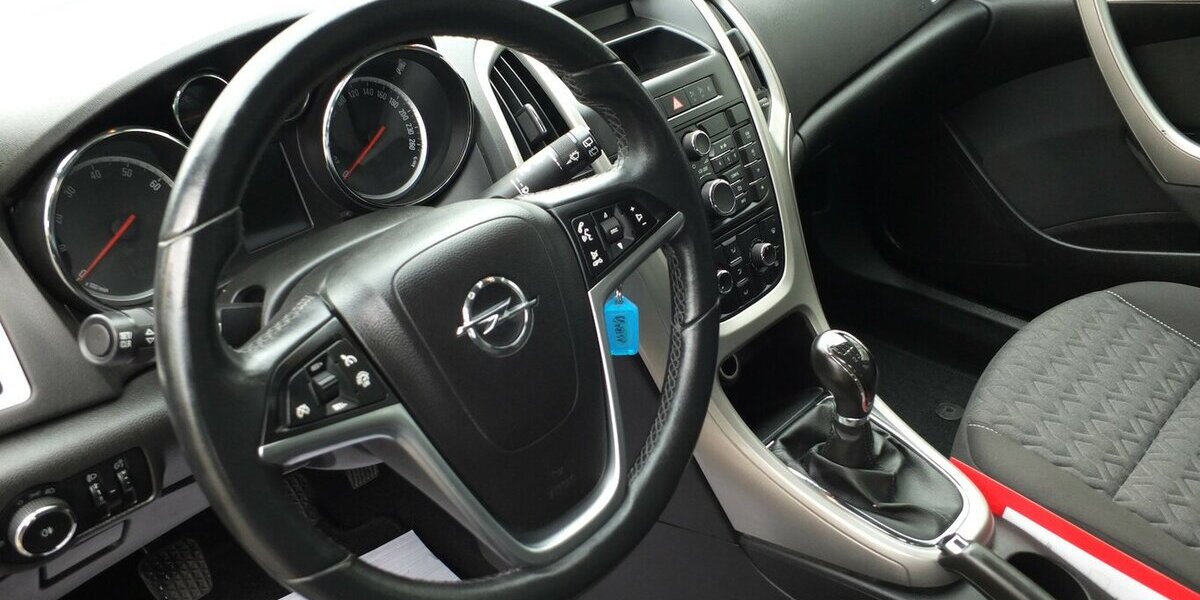Opel Astra ACTIVE KLIMAANLAGE 17 ZOLL LMF TEMPOMAT 92.855 km 7.250 &euro; Köln 50858
