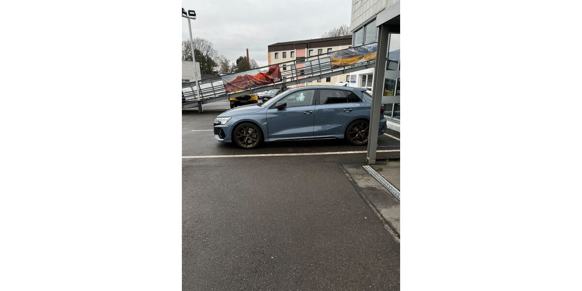 Audi RS3 23.500 km 57.500 &euro; Bergisch Gladbach 51427