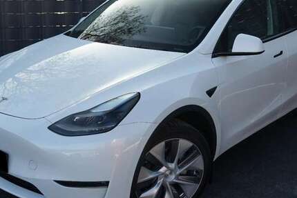 Tesla Model Y 32.956 km 20.000 &euro; Bergisch Gladbach 51427