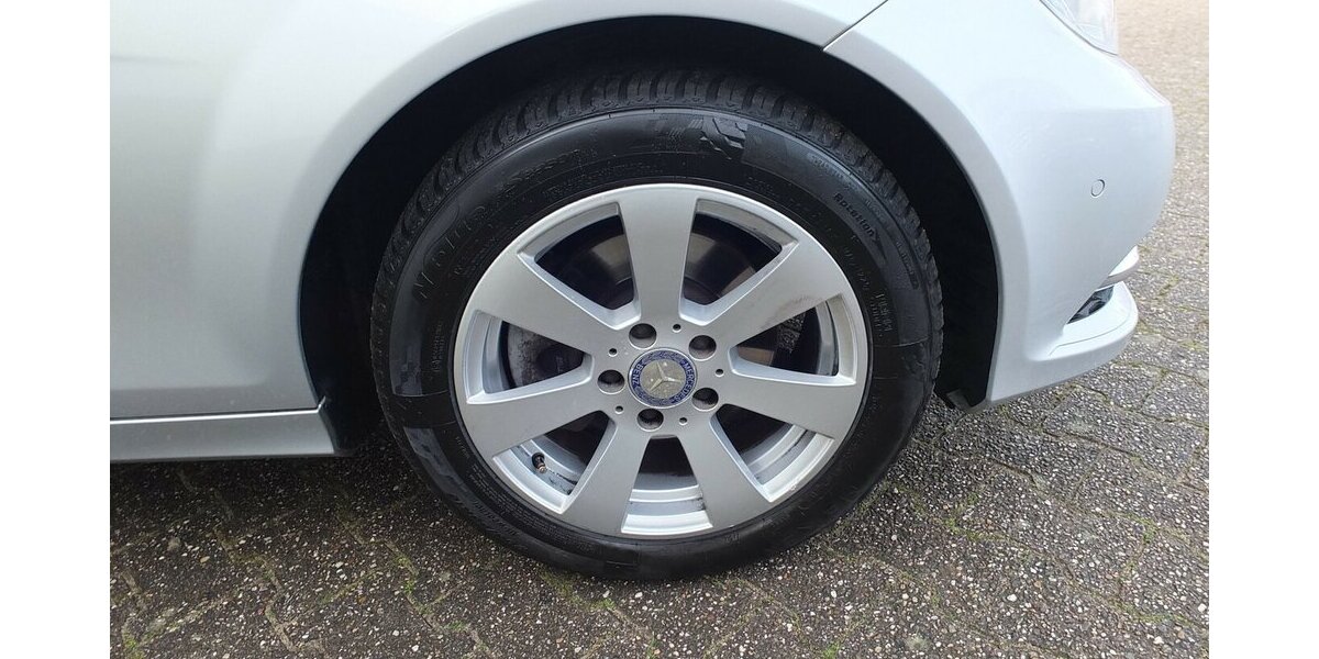 Mercedes-Benz C 180 T CGI BE AUTOM NAVI AHK PARCTRONIC SHZ 149.785 km 11.908 &euro; Köln 50858