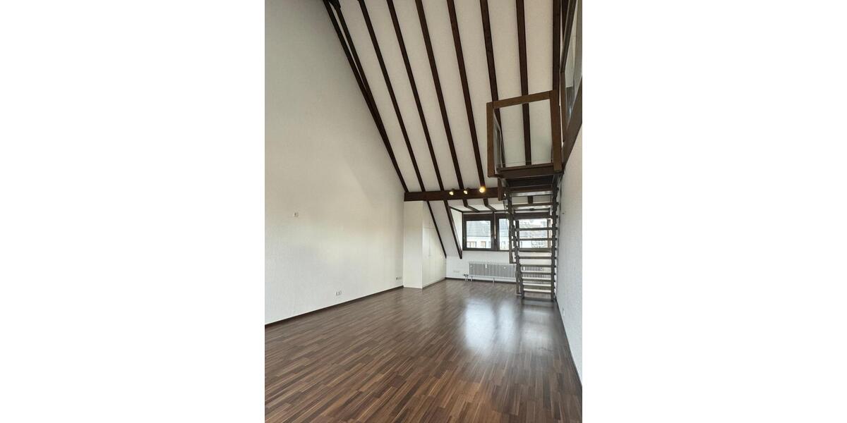 Dachgeschoßwohnung Düsseldorf Pempelfort - 3 Zimmer, 122 m&sup2;, 2.074&euro; | Angebot:25219719