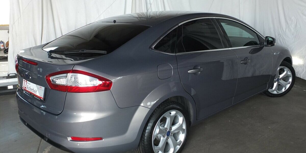 Ford Mondeo 2.0TDCi BUSINESS NAVI XENON PDC AHK BLUETOO 143.215 km 9.908 &euro; Köln 50858